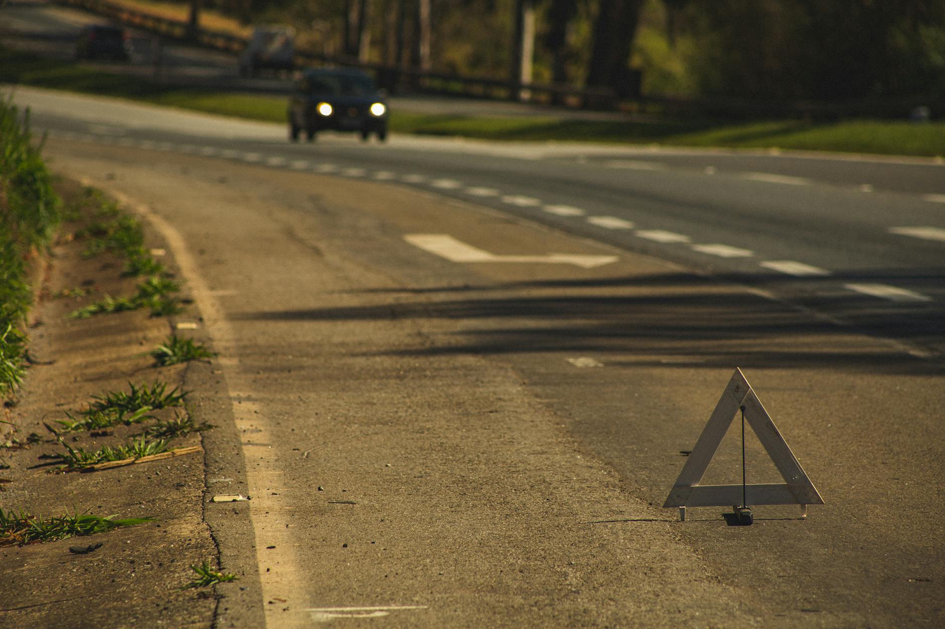 Breakdown Triangle & Safety Kit in North Macedonia