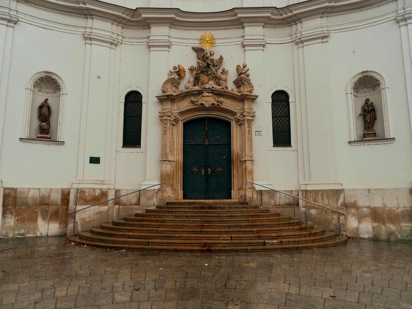 Sremski Karlovci: Wine & History by Car