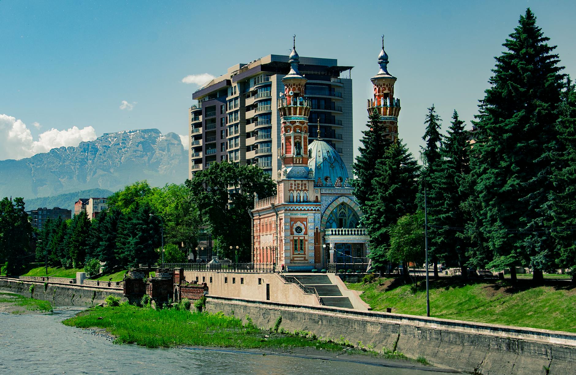 Tetovo: Mosque & Mountain Views